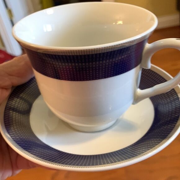 Lorren Home Trends Midnight set of 4 teacups & 4 saucers. - Picture 4 of 9